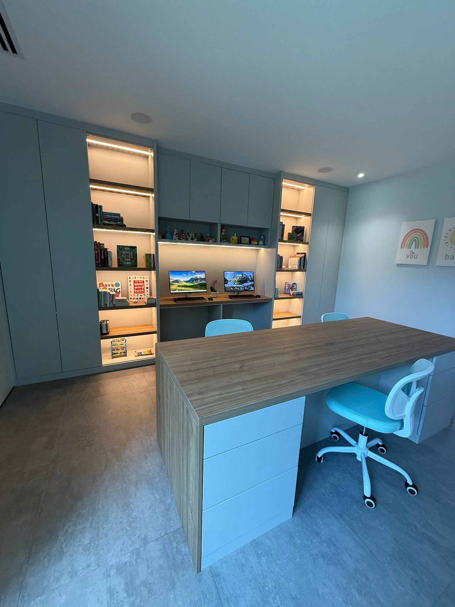 Home office by Closet Detail